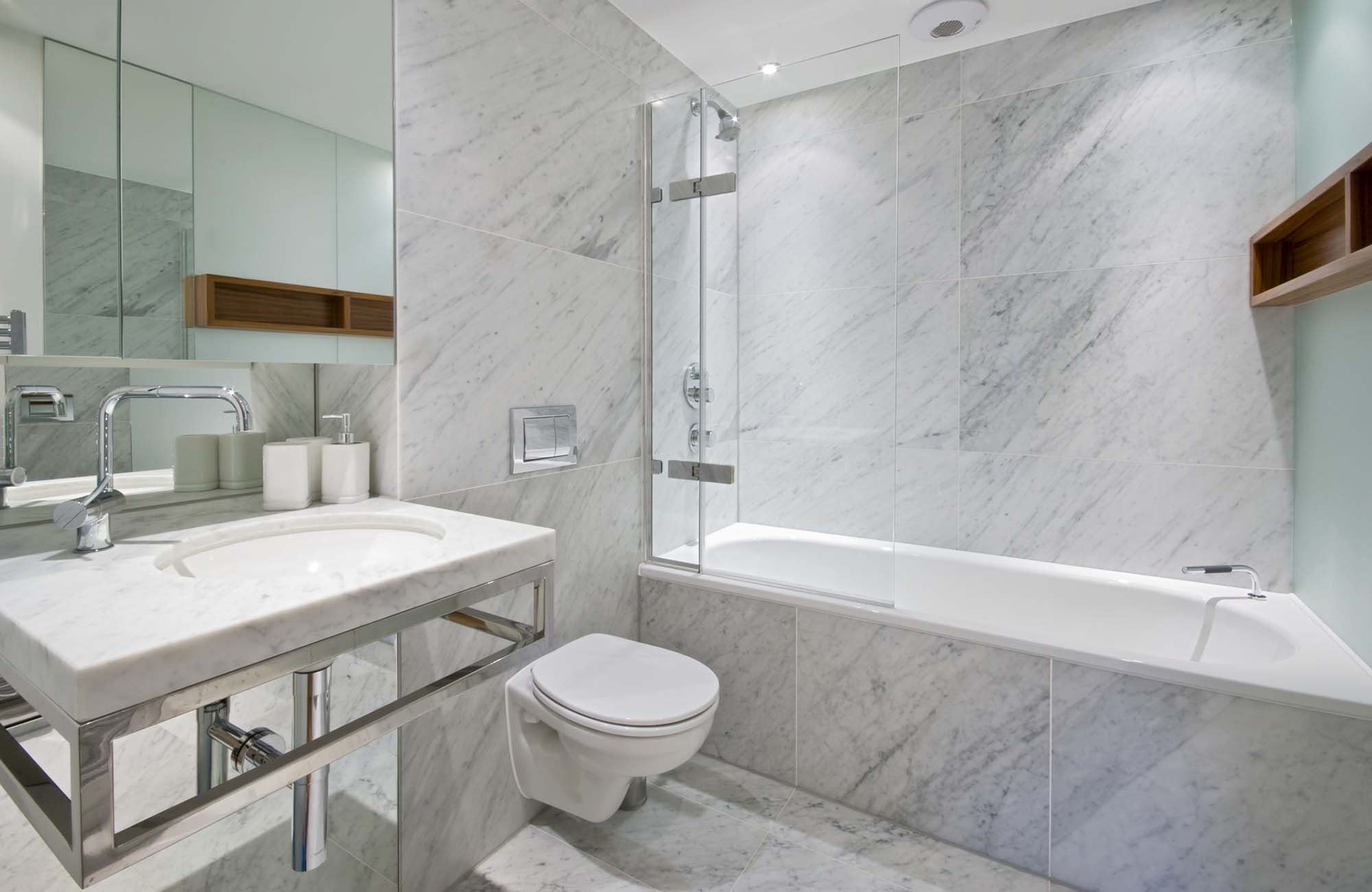 Modern bathroom with bath tub, toilet and hand wash basin